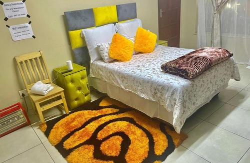 Edenvale House | Harry's Guest House moon