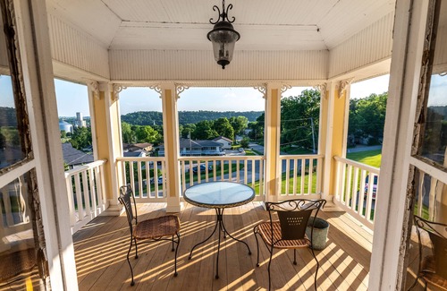Elkader House | Harstad Suite at Elkader Jailhouse Inn