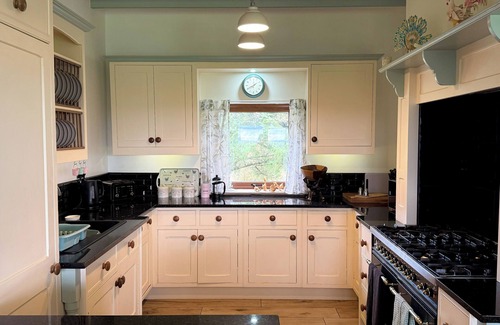 Hoylandswaine Cottage | Hartcliffe Retreat - Relaxing Holiday Cottage on the Edge of Peak District