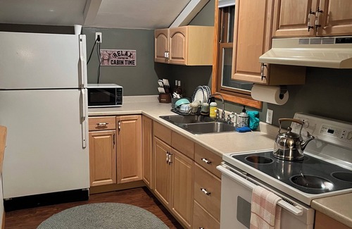 Lake Ariel Cabin | Harvest Moon Lodge- 3 Bedroom 1 Bathroom Cabin in The Hideout, Lake Ariel, PA