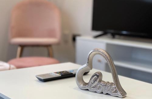 Hatfield Apartment | Hatfield Haven - Modern 2-Bed Retreat near Uni, Business Park & City Center, FREE Parking, Big savings on Longer Stays