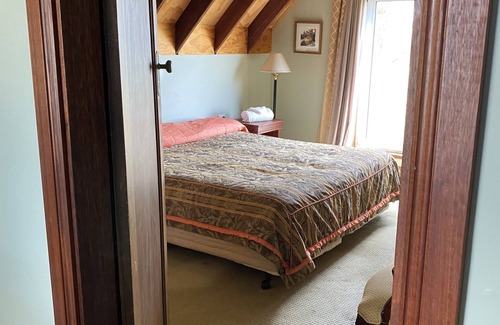 Bell Cabin | Hatter's Hideout Cave & Lodge, Breathtaking Sunrise, Sunset Views