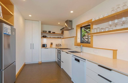 Stepneyville House | Haulashore Views - Nelson Waterfront Vacation Home