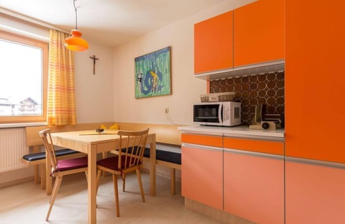 Mellau Apartment | Haus am Mellenbach - Apartment/flat, shower and bathtub, 2 bedrooms