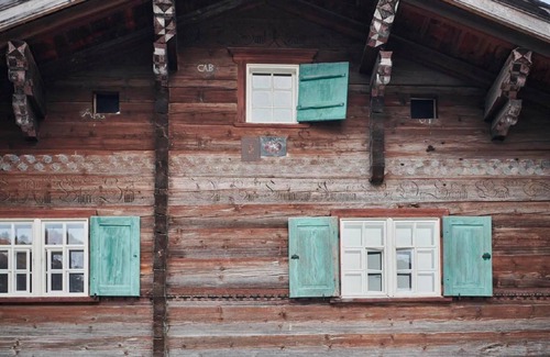 Jenaz House | Haus am Platz - Vacation in architectural monument