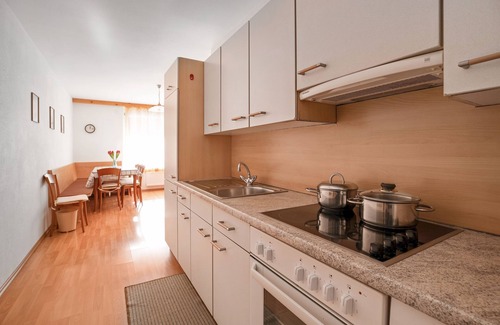 Valdaora di Sopra Apartment | Haus Aue - Apartment 1 with Balcony, Mountain View & Wi-Fi