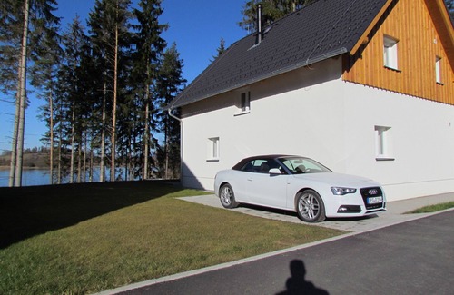 Lojzova Paseka House | Haus Rosi directly on Moldaustausee/Lipno
