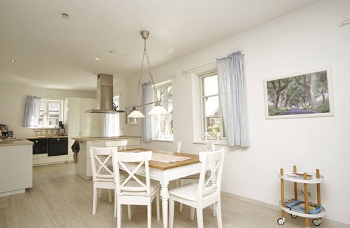 Wiek House | Haus Schwedentraum - Gemütliches Haus mit Kamin, Sauna, Garten und Terrasse - Haus Schwedentraum