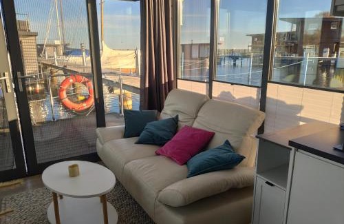 Barth Boat Rental | Hausboot Fjord Capella - Solarboot in Barth