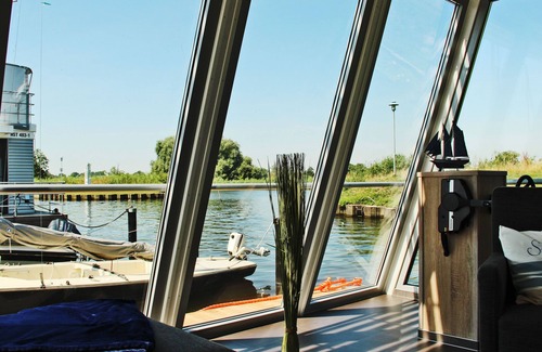 Ueckermuende House | Hausboot Ueckermünde - Ihr Besonderer Urlaub auf dem Wasser