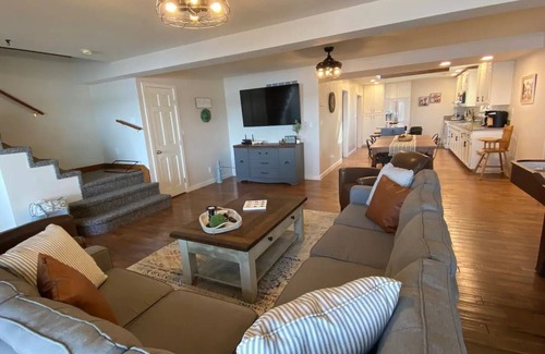 Havana House | Havana Lakeside Escape- Private Beach & Game Room!