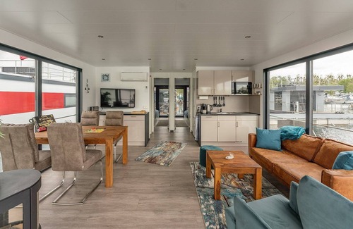 Oberhavel Boat Rental | Havel Houseboat Serenity
