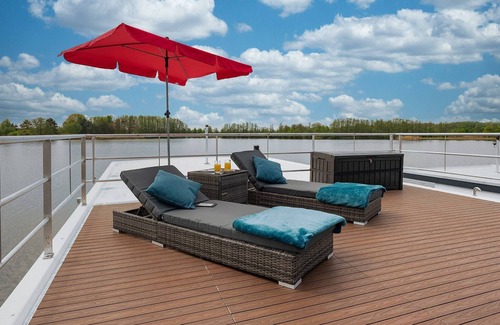 Oberhavel Boat Rental | Havel Houseboat Serenity