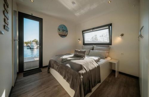 Oberhavel Boat Rental | Havel River Houseboat