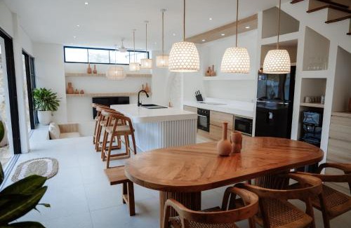 Berawa Villa | Havens Duplex - 2 Villas Combo 6BR Up to 12px Close to Finns And Beach With Easy Walk To Berawa Street