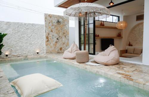 Berawa Villa | Havens Duplex - 2 Villas Combo 6BR Up to 12px Close to Finns And Beach With Easy Walk To Berawa Street