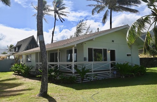 Punaluu Cottage | Hawaiian Beachfront House