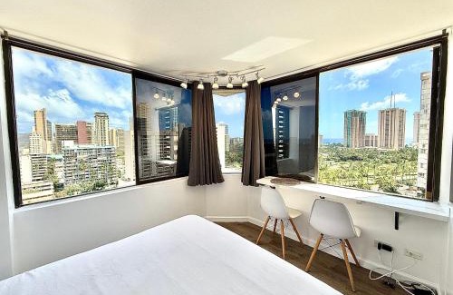 Waikiki Apartment | Hawaiian Monarch OCEAN & CANAL View - Newly Renovated - Waikiki Studio