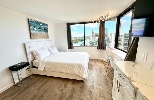 Waikiki Apartment | Hawaiian Monarch OCEAN & CANAL View - Newly Renovated - Waikiki Studio