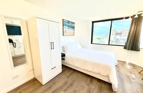 Waikiki Apartment | Hawaiian Monarch OCEAN & CANAL View - Newly Renovated - Waikiki Studio