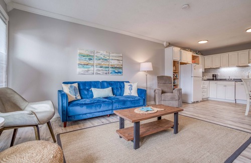 Neskowin Condo | Hawk Creek and Beach-View Condo Puts You Near Café, Steps from Neskowin Beach!