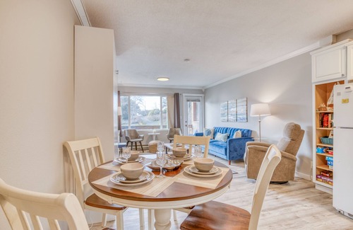 Neskowin Condo | Hawk Creek and Beach-View Condo Puts You Near Café, Steps from Neskowin Beach!