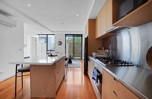 Prahran Apartment | Hawksburn Village - 2 Bed Apt in Central Prahran