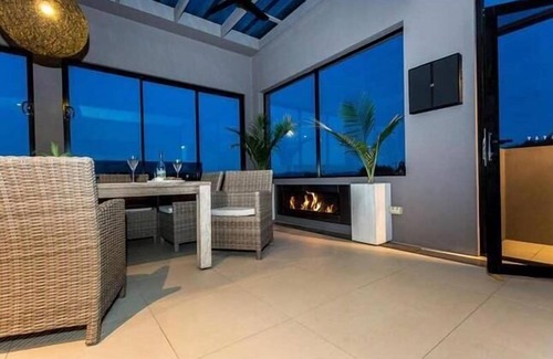 Hawley Beach House | Hawley Heaven - a stones throw from the beach