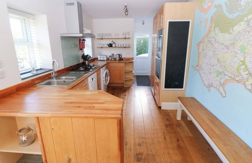 Scurlage Cottage | HAWTHORNS, pet friendly, with open fire in Scurlage