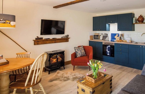 Hythe Cabin | Hayne Barn Estate - Private Estate : 6 Eco Lodges - 1 Studio