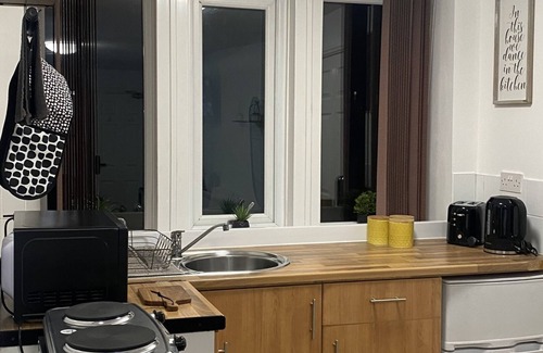 Huddersfield Apartment | Hayy Comfy Studio Near Town Huddersfield