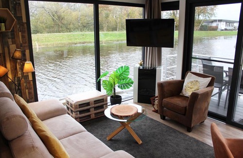 Bad Bederkesa Boat Rental | HB 6 - Hausboot Bad Bederkesa