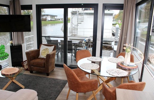 Bad Bederkesa Boat Rental | HB 6 - Hausboot Bad Bederkesa