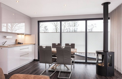 Offingawier Ski Chalet | Hboat 'Elysium' with private jetty 4-14