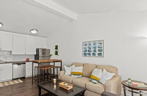 Barton Hills Apartment | HC #101 xxxxxxxxxxxx