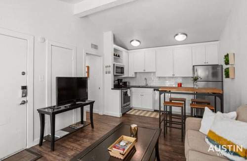 Barton Hills Apartment | HC #101 xxxxxxxxxxxx