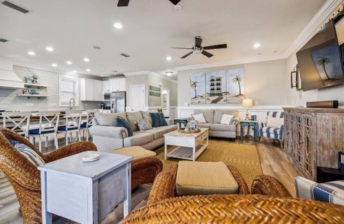 Plantation House | Headed West - Private Pool, Beach Front, Pet Friendly, Free Beach Gear!