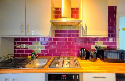 Headingley Apartment | Headingley 2 Bedroom first floor cottage flat Near Universities shops& Park