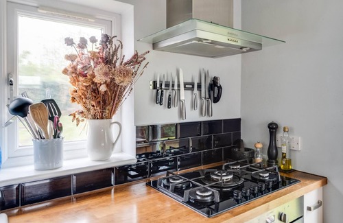 Headington House | Headington Orchard - 3 Bedroom House & parking & garden