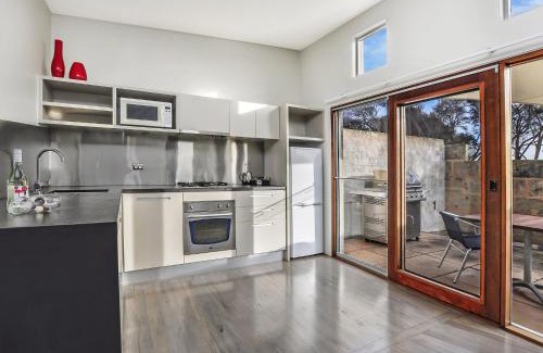 Port Fairy Villa | Hearns Beachside Villa 2
