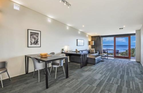 Port Fairy Villa | Hearns Beachside Villa 2