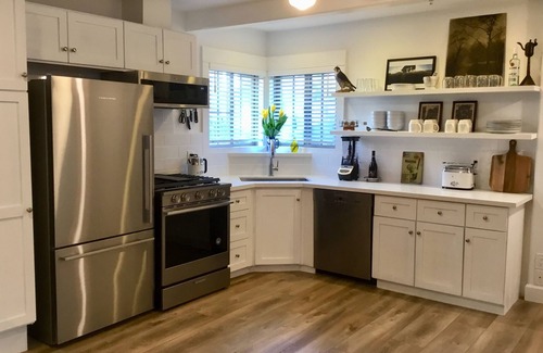 Santa Barbara House | Heart of downtown, luxury furnished, 2 bedroom, 2 bathroom, garage, parking