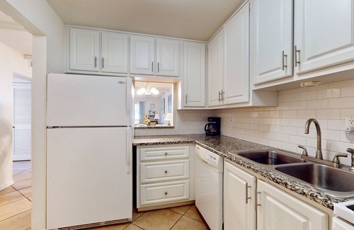 Eustis Apartment | Heart of downtown with a Lake-Front Views, Dog-Friendly