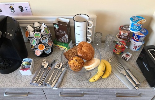 Jamestown House | Heart of Jamestown, In town location, 3rd floor suite, B&B style with King Bed