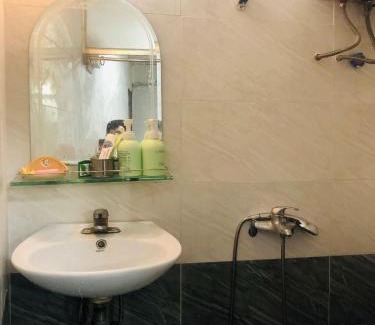 Hang Buom Apartment | Heart of Old Quarter CHEAP1- Share wc