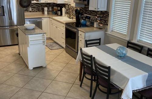 Port Royal House | Heart of Port Royal/minutes to Sands Beach/Parris Island and Historic Beaufort