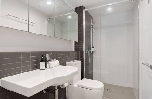 Milton Apartment | Hearty Studio Apartment, Milton Brisbane