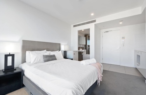 Milton Apartment | Hearty Studio Apartment, Milton Brisbane