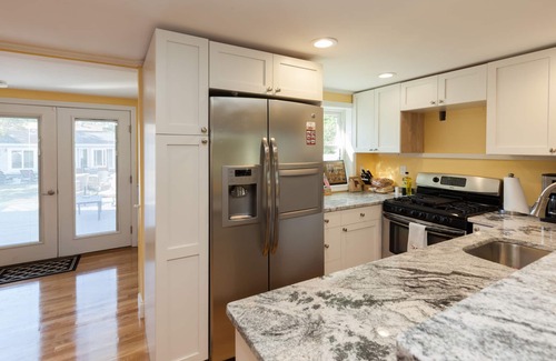 West Yarmouth House | Heated Inground Pool & Spa Fun Family Reunion Holiday