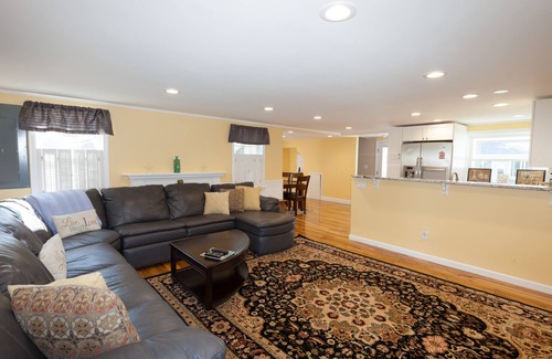 West Yarmouth House | Heated Inground Pool & Spa Fun Family Reunion Holiday